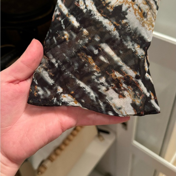 NWOT-Zara Sheer Print Blouse with zipper closure - Picture 7 of 10